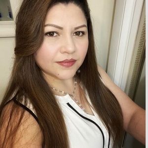 Meet your Posher, Luz reyes